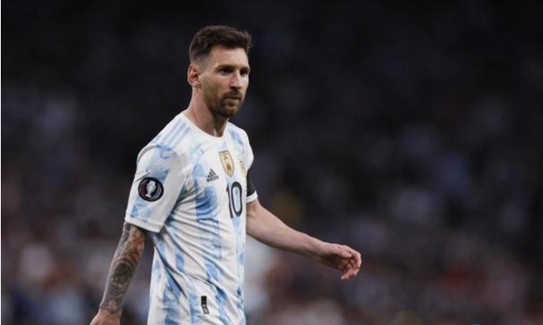 大学生网购“通用钥匙”关了100多部电梯广告，只为还居民安静！网友：他做了我不敢做的